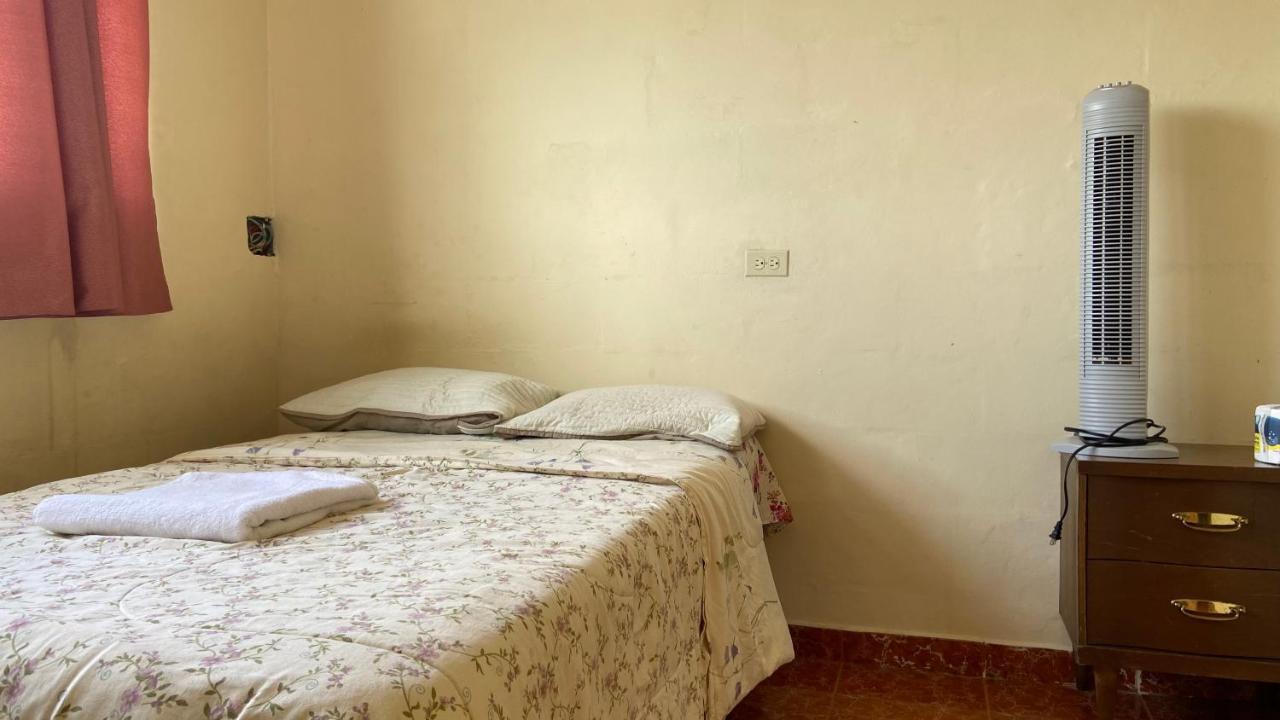 Hostal Carolinas Juayua Bagian luar foto