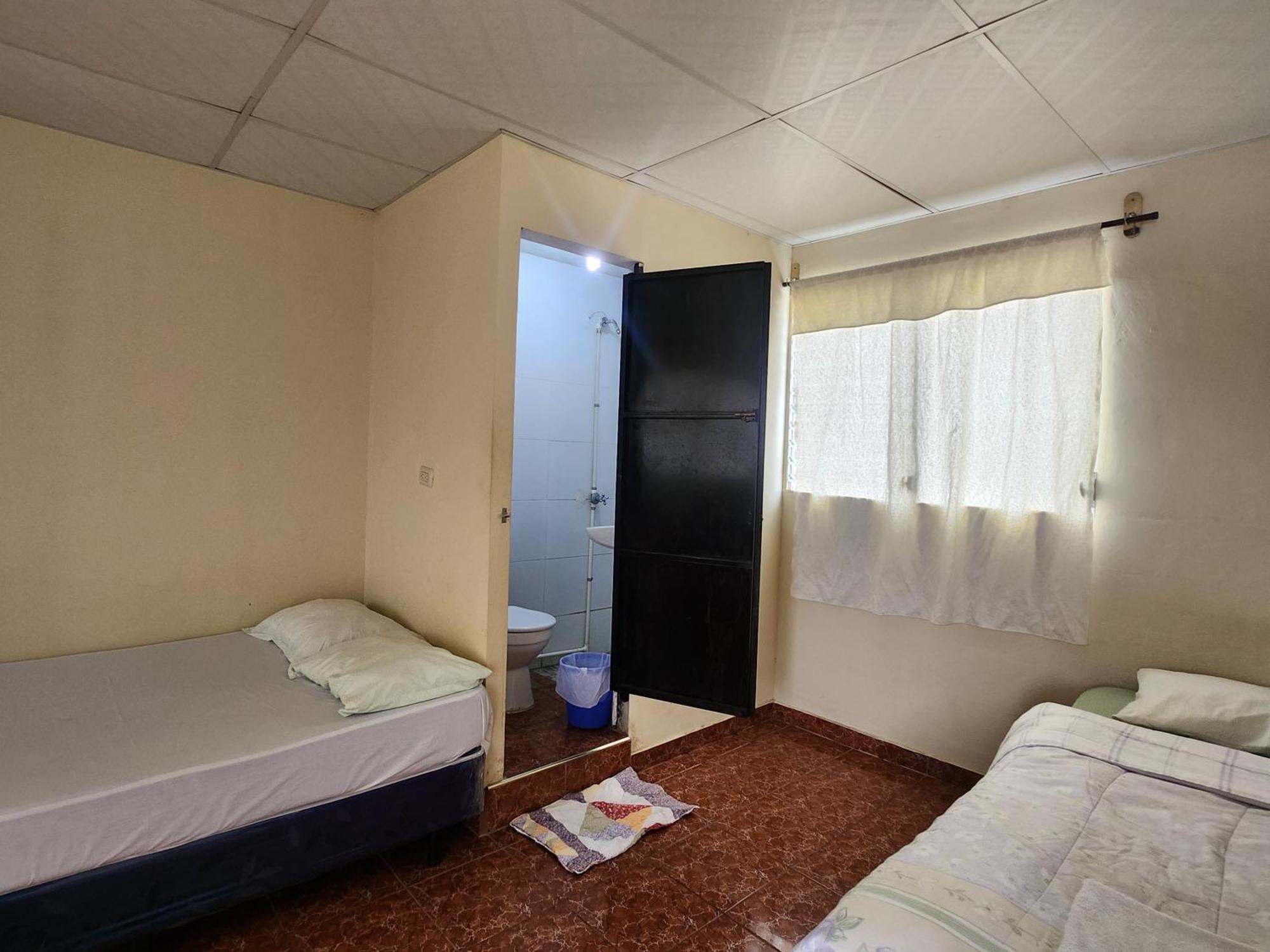 Hostal Carolinas Juayua Bagian luar foto