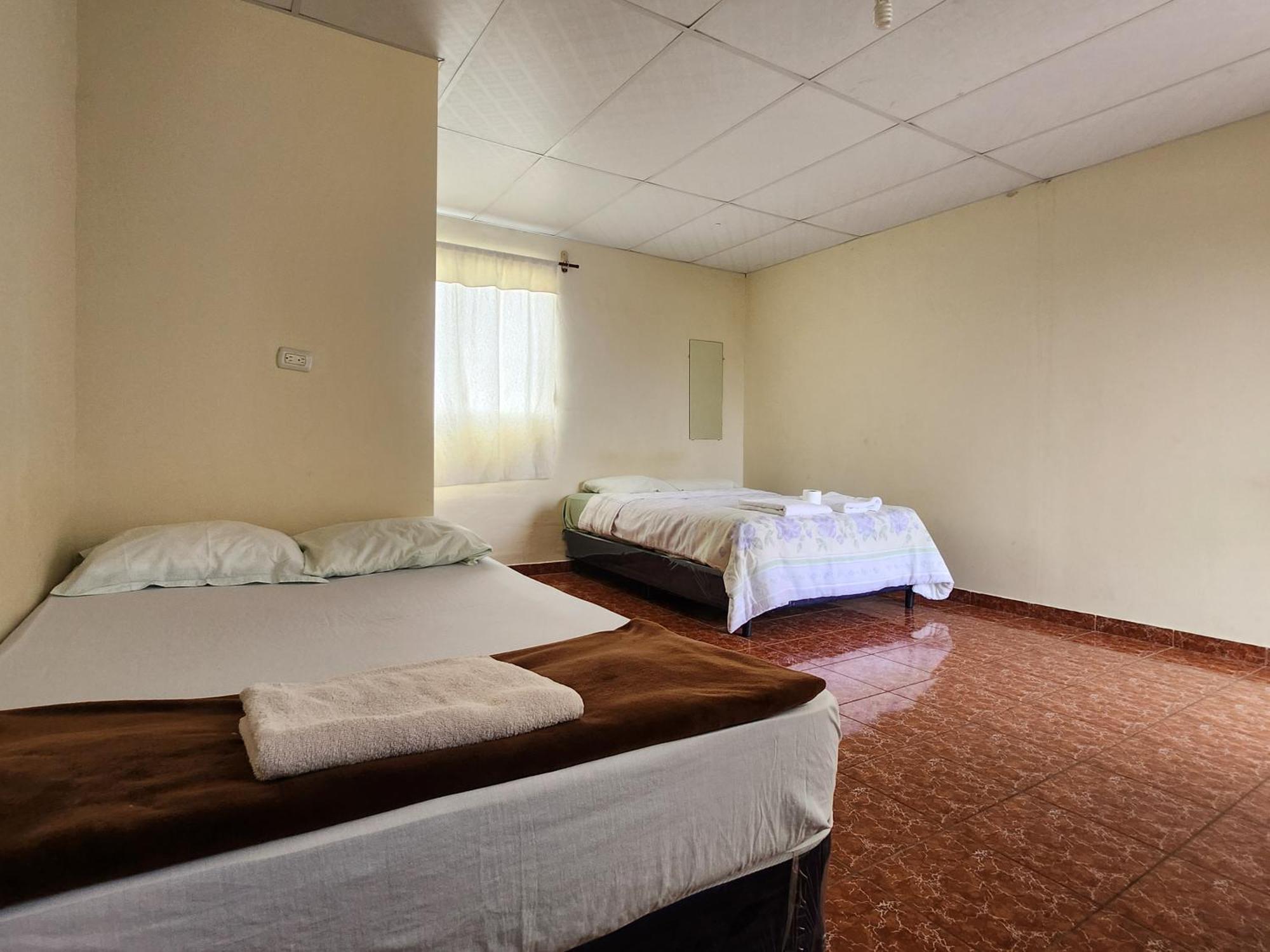 Hostal Carolinas Juayua Bagian luar foto