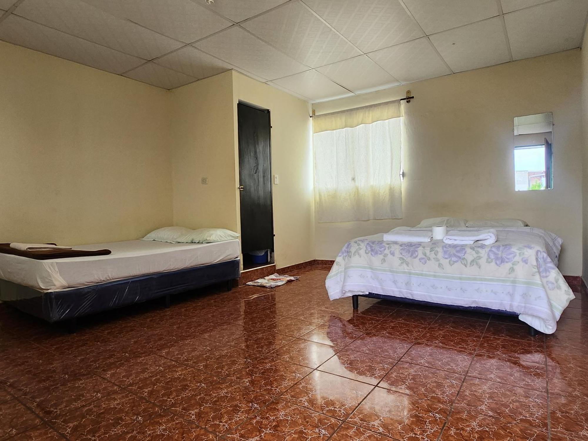 Hostal Carolinas Juayua Bagian luar foto